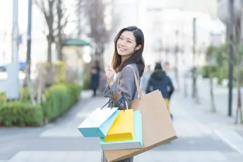 バーキンよりも「今の自分」を語る服。Z世代が定番を捨て、無名に熱狂する理由