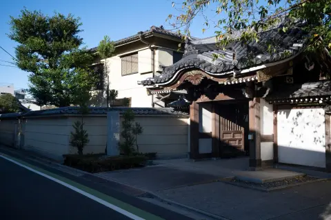 住宅すごろくの終焉:なぜ日本の若者は「30年住める家」を最初に選ぶのか?